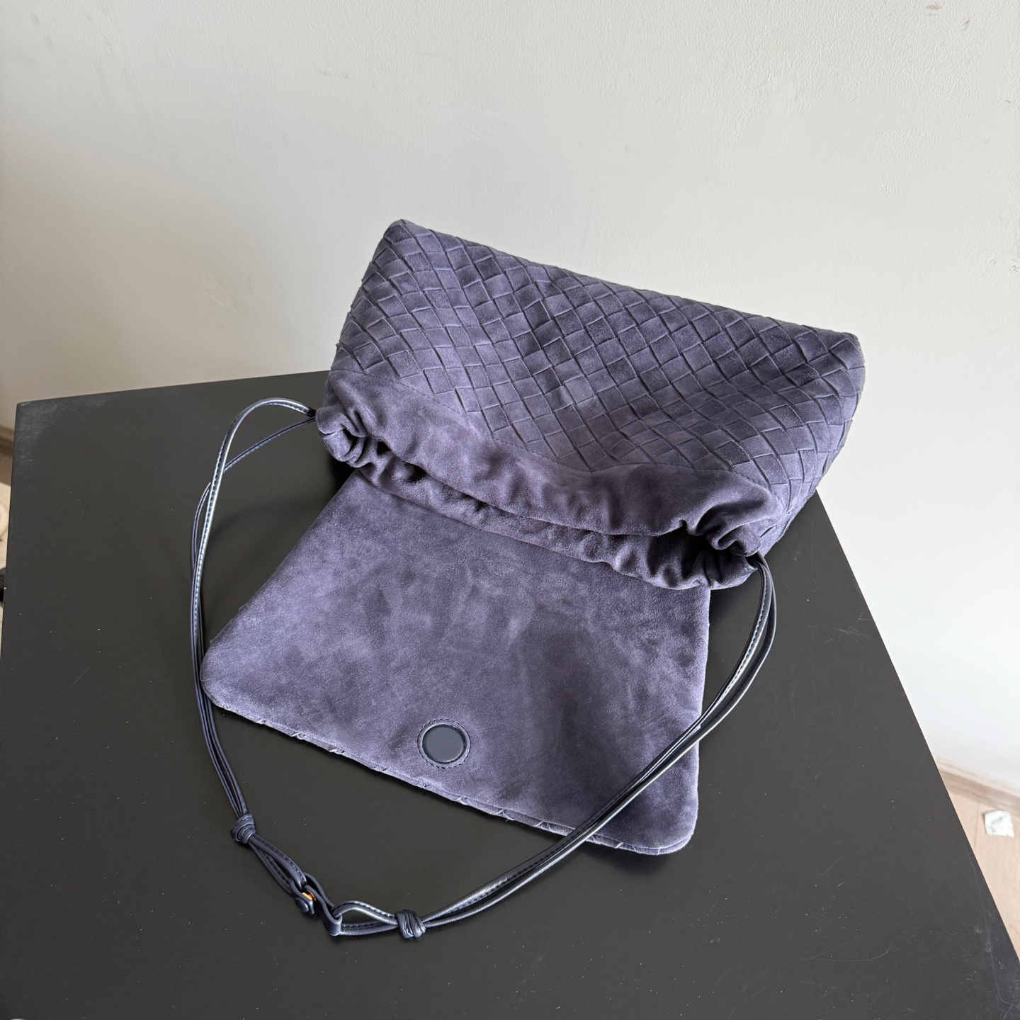 보테가 베네타 더스트백 조르노 위빙 스웨이드 숄더백