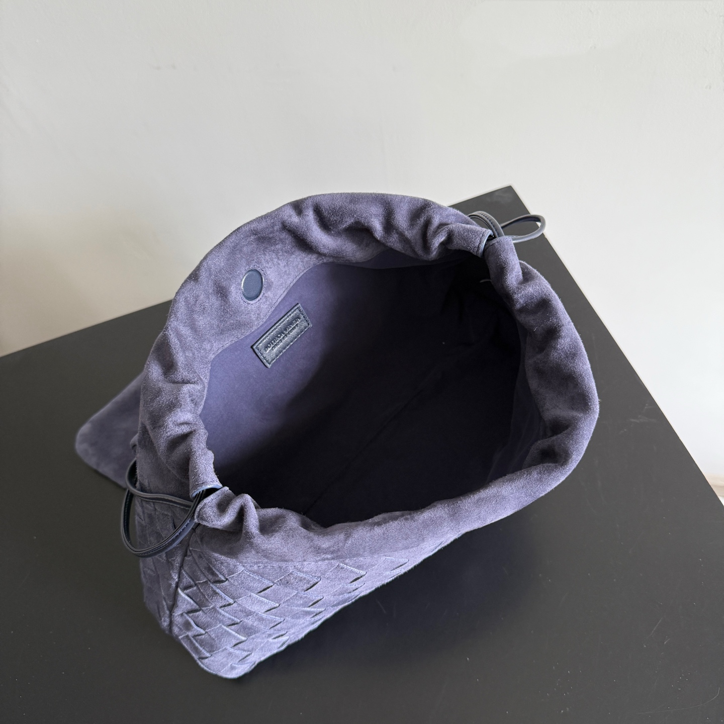 보테가 베네타 더스트백 조르노 위빙 스웨이드 숄더백