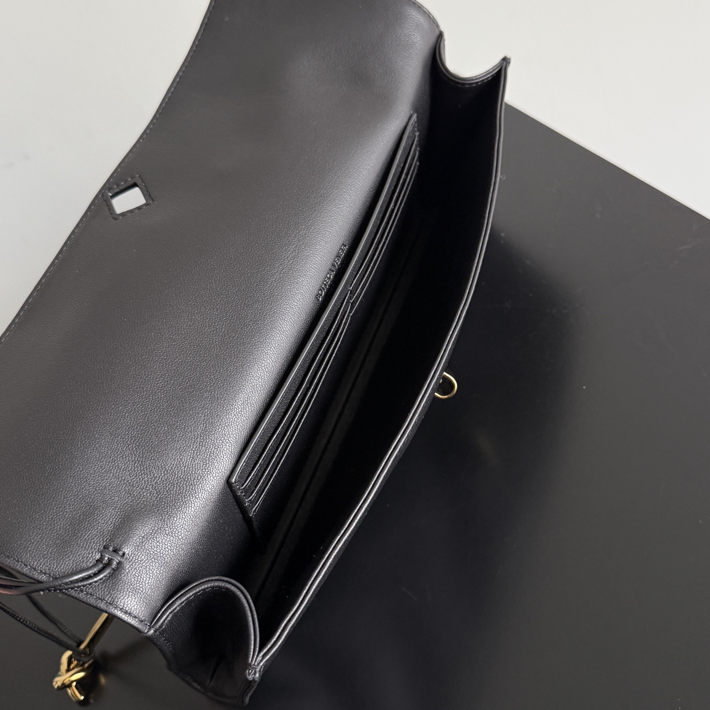 보테가 베네타 안디아모 클러치 신상