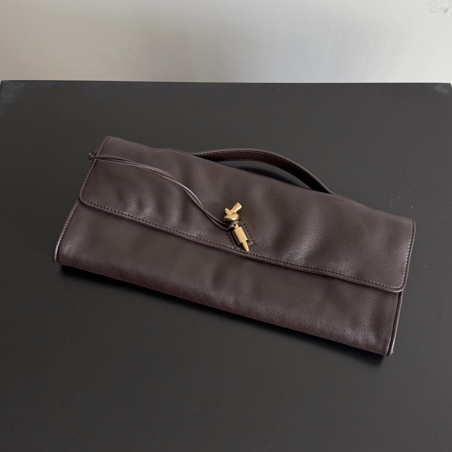 보테가 베네타 안디아모 클러치 신상