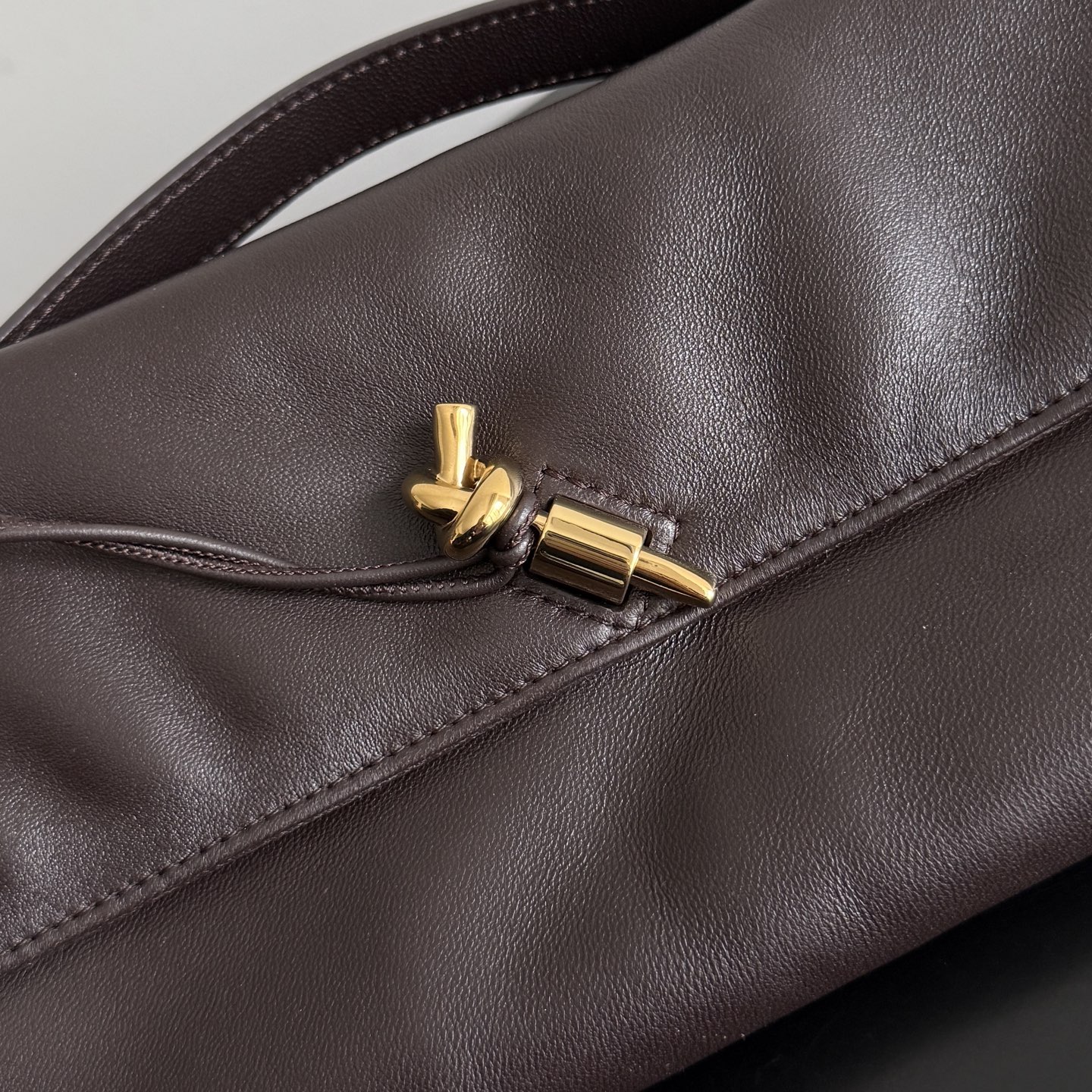 보테가 베네타 안디아모 클러치 신상