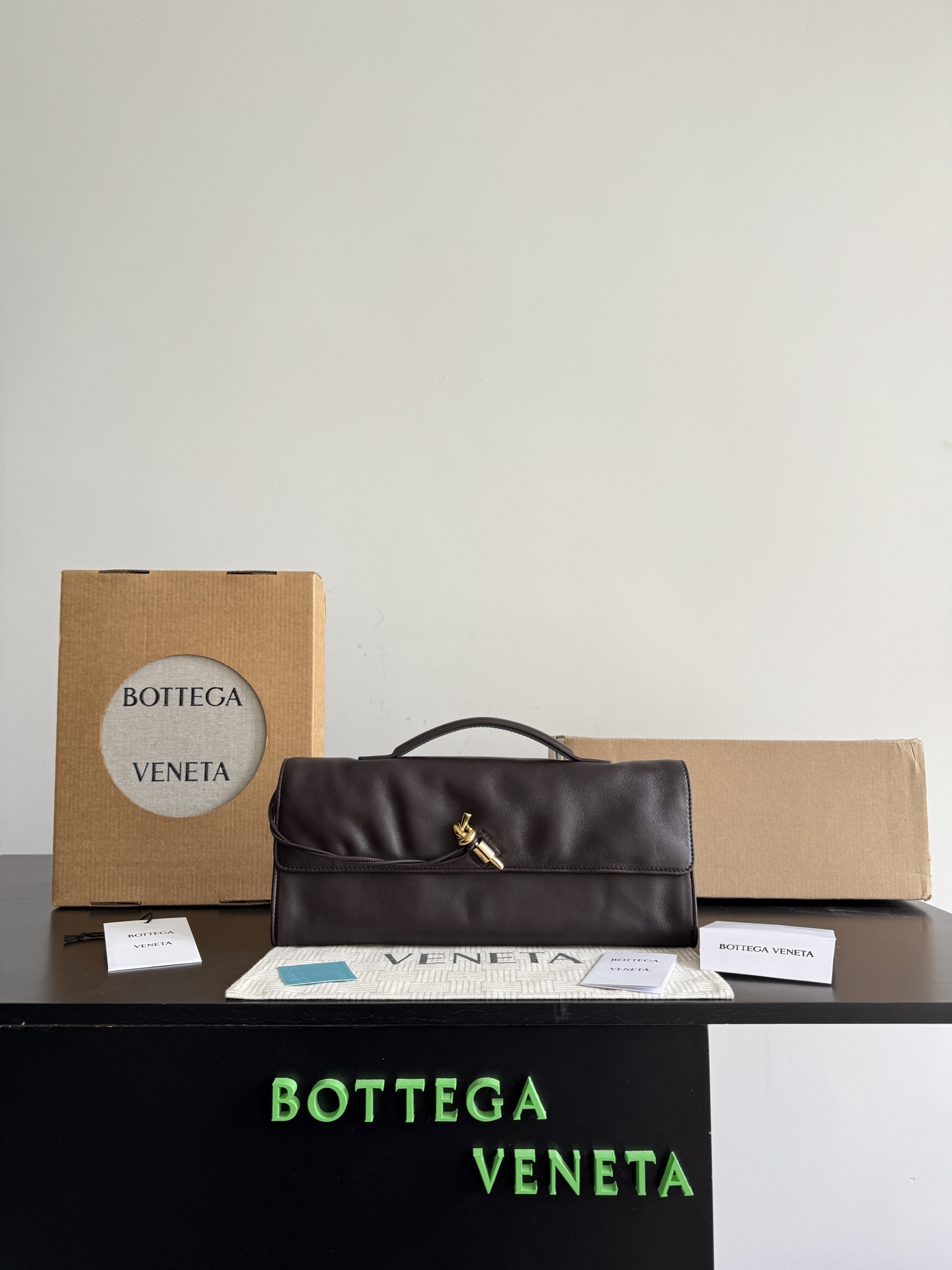 보테가 베네타 안디아모 클러치 신상