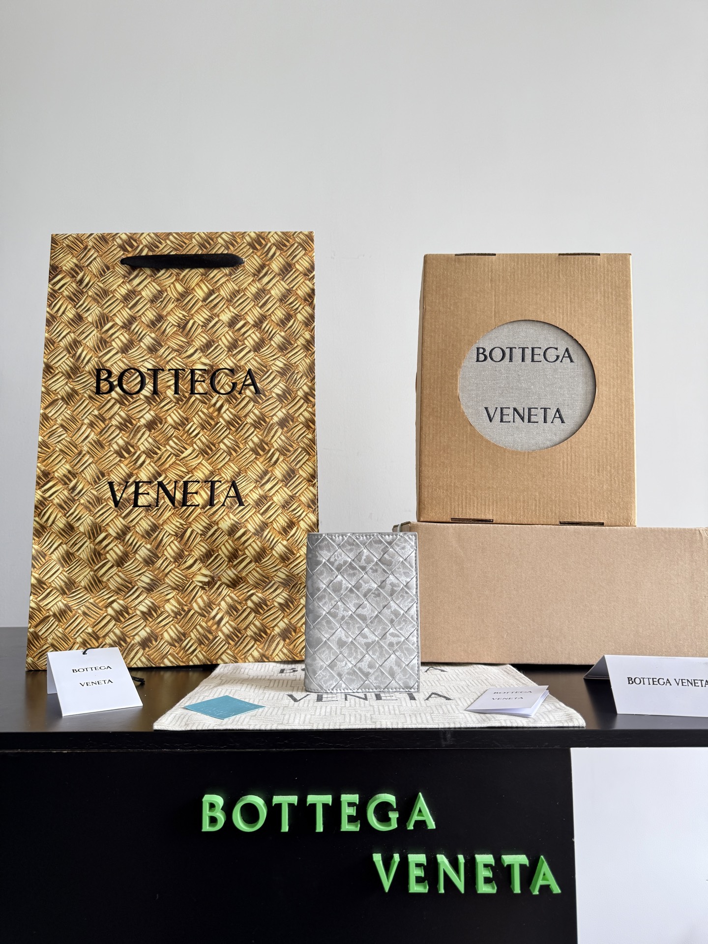 보테가 베네타 인트레치아토 위빙 여권 지갑