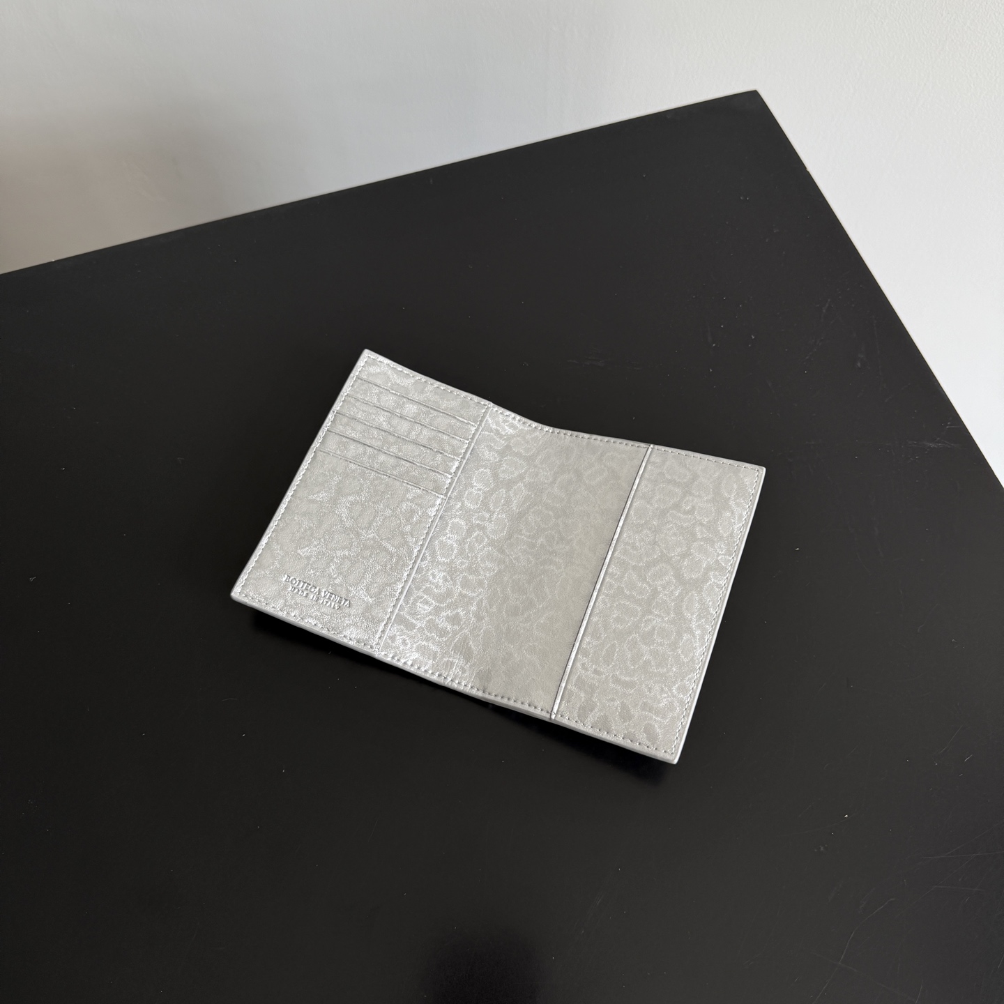 보테가 베네타 인트레치아토 위빙 여권 지갑