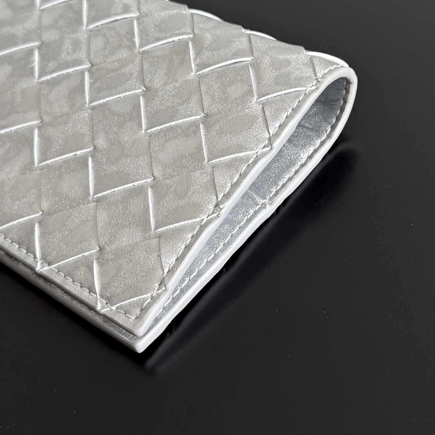 보테가 베네타 인트레치아토 위빙 여권 지갑