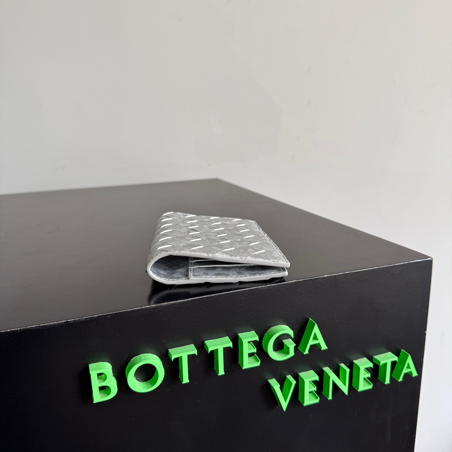보테가 베네타 인트레치아토 위빙 여권 지갑