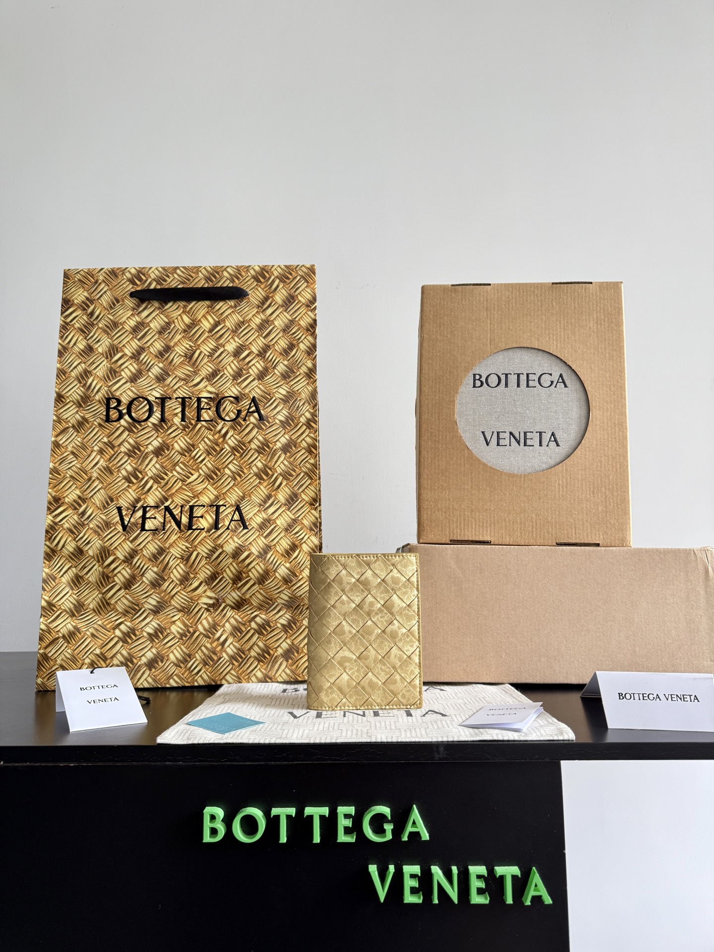 보테가 베네타 인트레치아토 위빙 여권 지갑