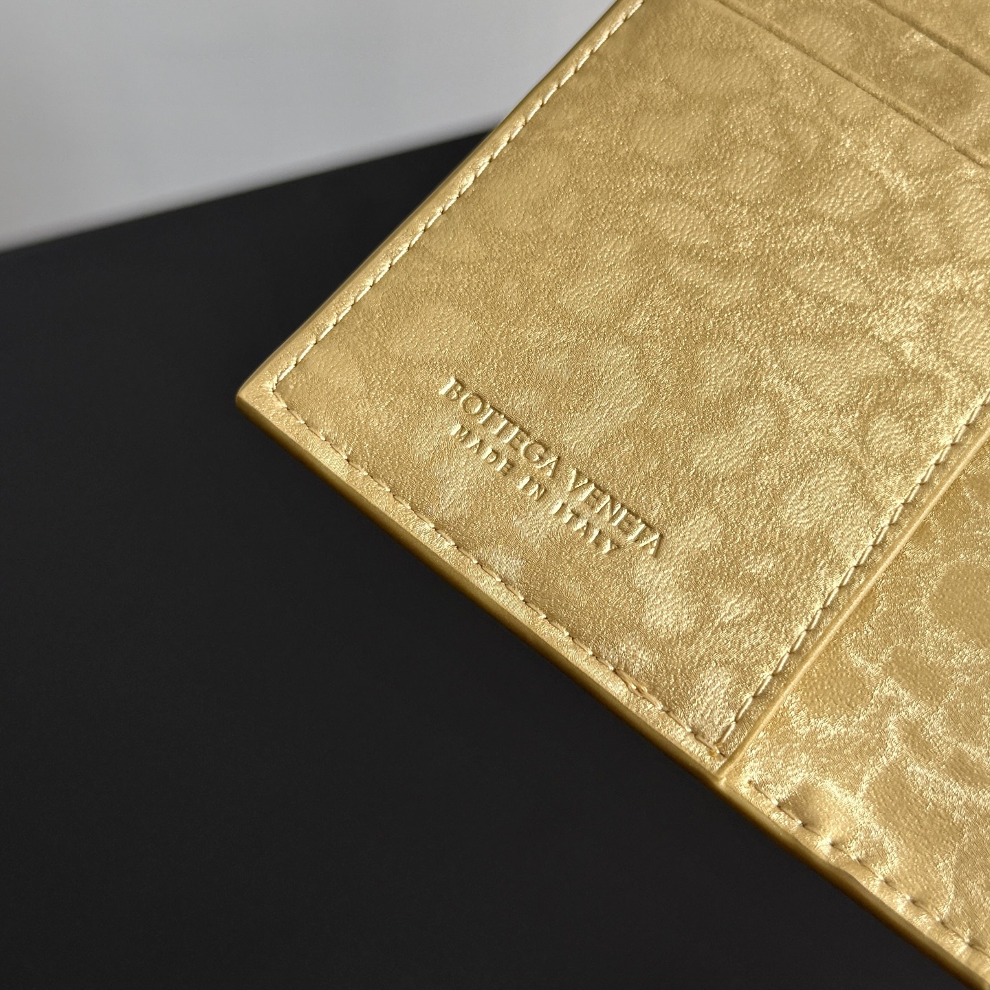 보테가 베네타 인트레치아토 위빙 여권 지갑