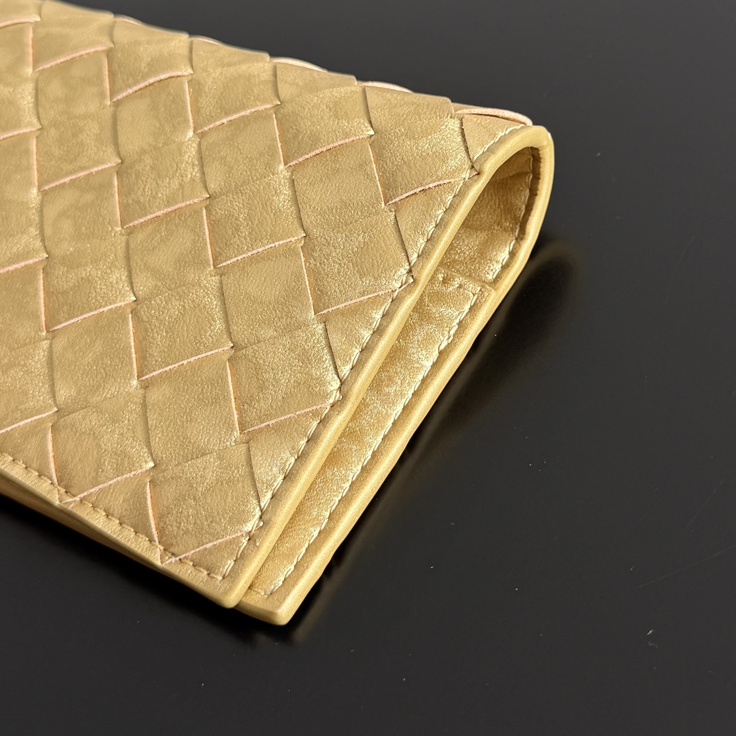 보테가 베네타 인트레치아토 위빙 여권 지갑