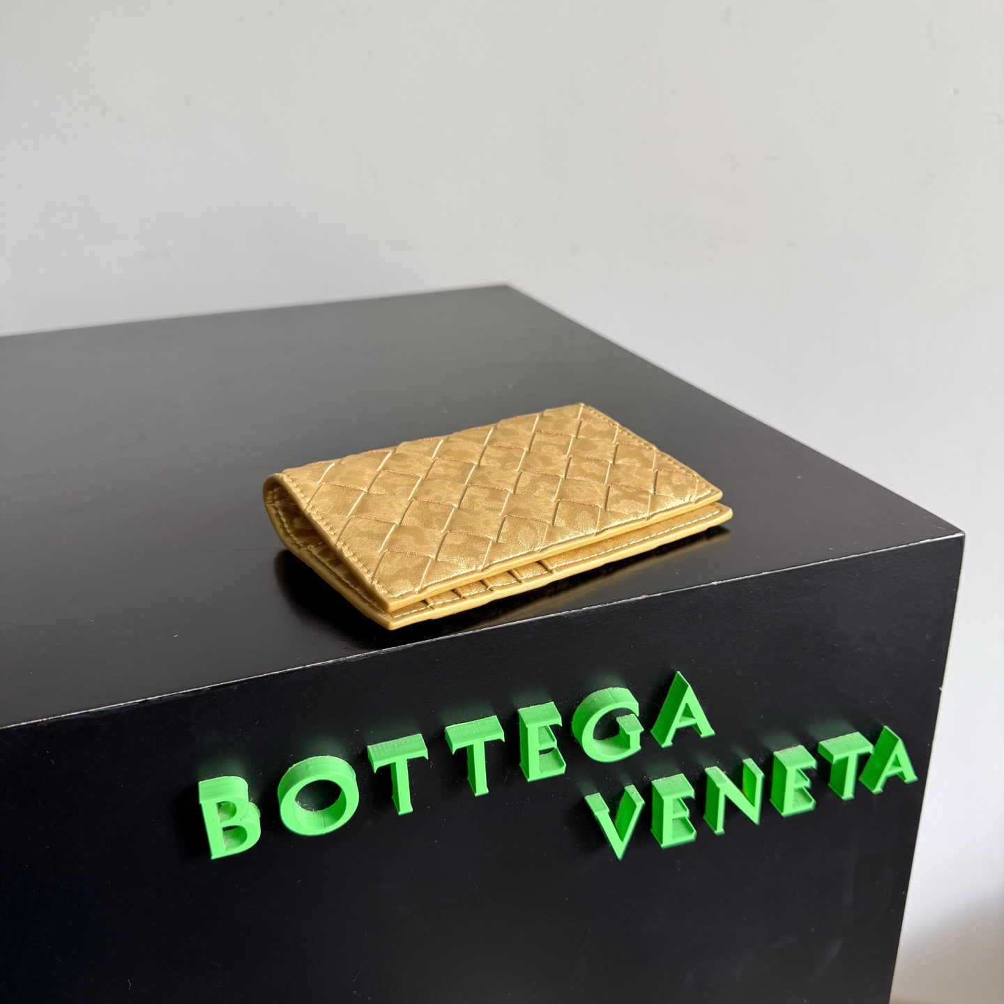 보테가 베네타 인트레치아토 위빙 여권 지갑