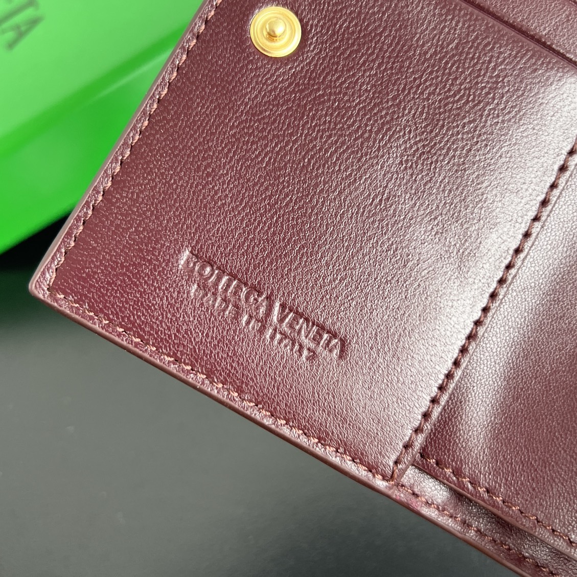 보테가 베네타 인트레치아토 위빙 반지갑